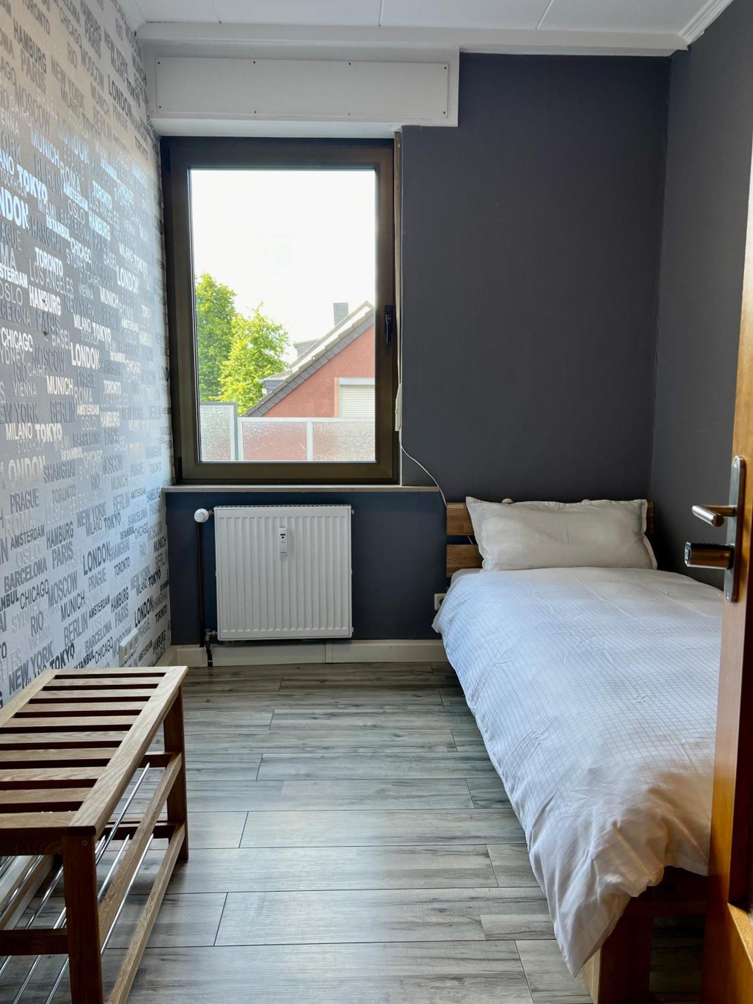 Bequemes Zimmer In Moderner Unterkunft My Pension ドゥイスブルグ エクステリア 写真