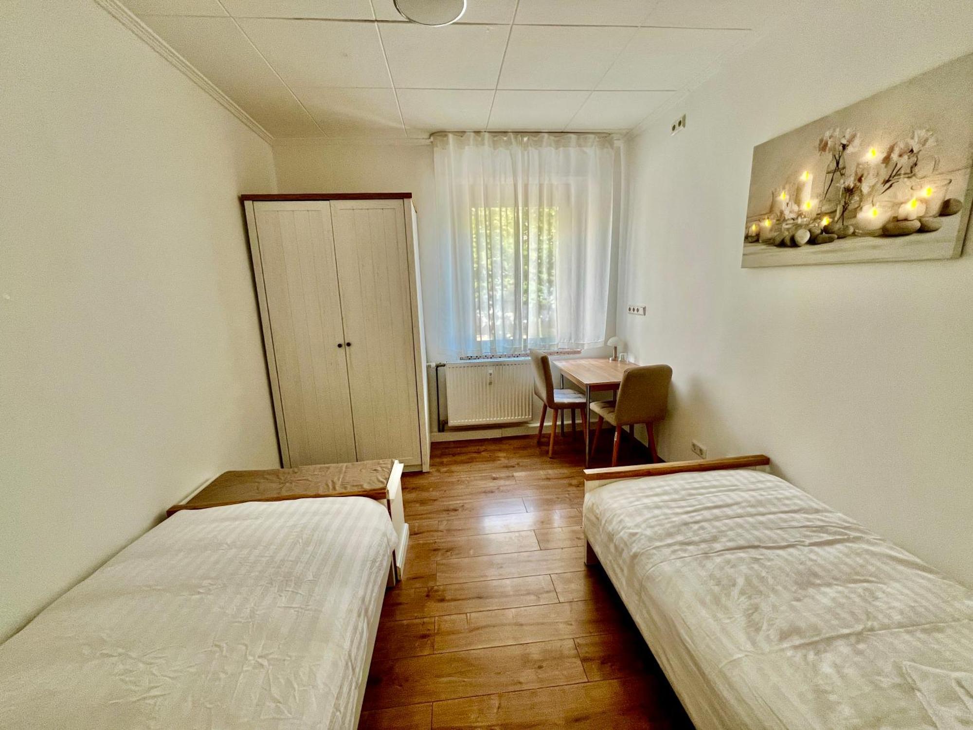 Bequemes Zimmer In Moderner Unterkunft My Pension ドゥイスブルグ エクステリア 写真