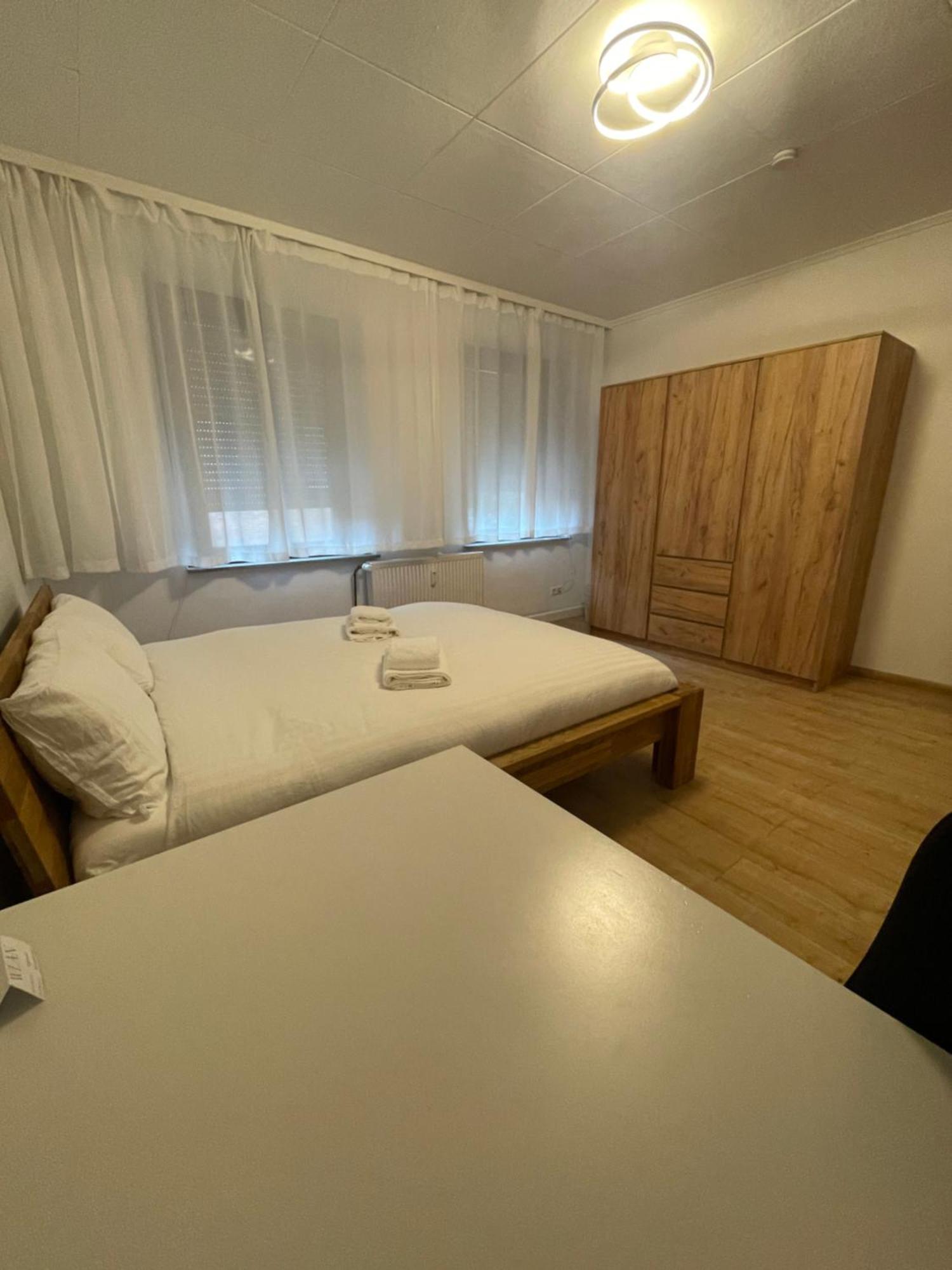 Bequemes Zimmer In Moderner Unterkunft My Pension ドゥイスブルグ エクステリア 写真