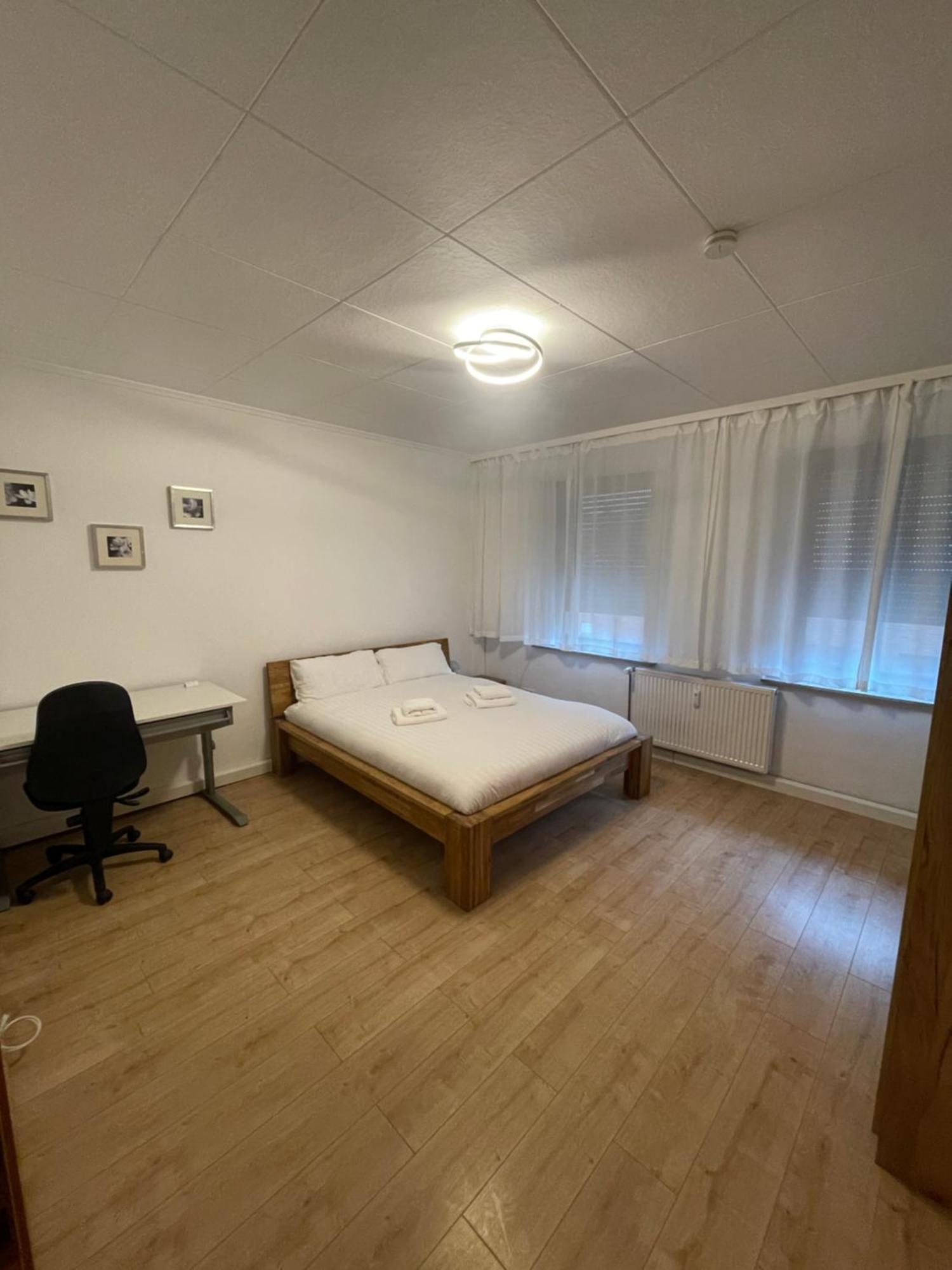Bequemes Zimmer In Moderner Unterkunft My Pension ドゥイスブルグ エクステリア 写真